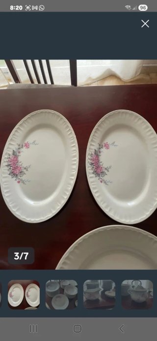Vajilla de porcelana con flores rosas
