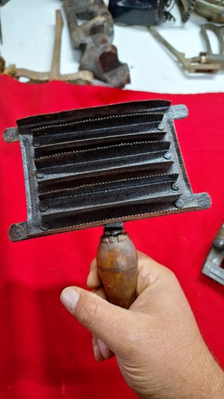Cepillos antiguos para caballos