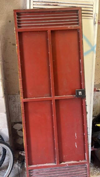 Puerta de hierro industrial