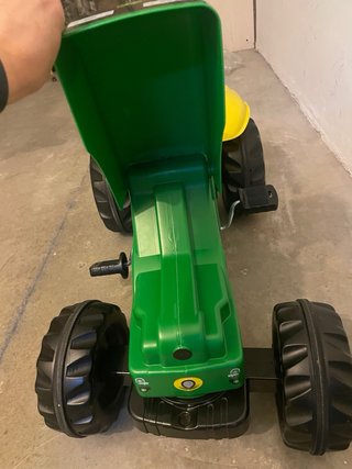 Tractor de pedales John Deere con remolque