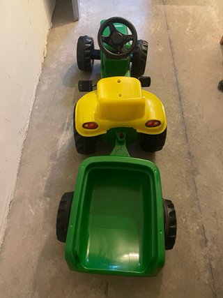 Tractor de pedales John Deere con remolque