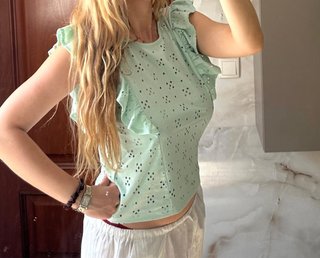 Camiseta estampado ingles con volantes M/L