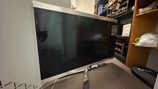 Altavoces Loewe Grises (Pack de 5) + TV