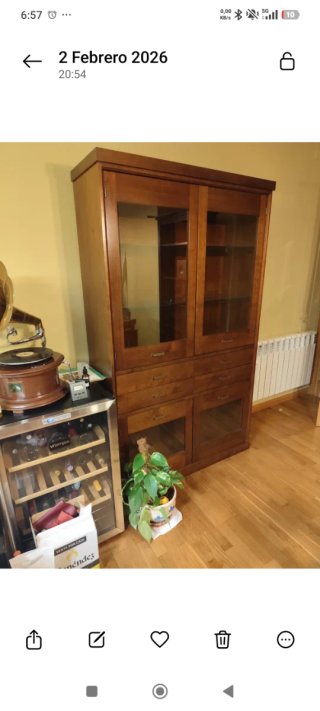 Mueble de comedor de madera