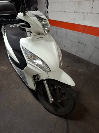 Honda Vision 50cc Scooter