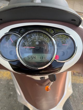 Bervely 300 Scooter Automática.