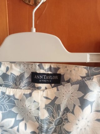 Pantalón bermuda estampado floral