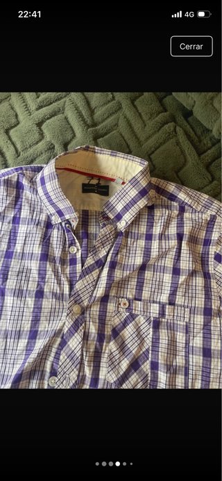 Camisa de cuadros morada y blanca