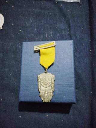 Medalla Scientia Fides Ars