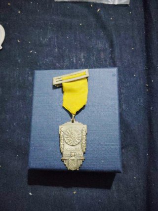 Medalla Scientia Fides Ars