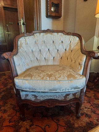 Sillón de estilo imperio en madera