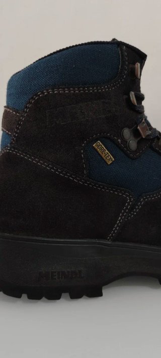 Botas de montaña Meindl negras y azules