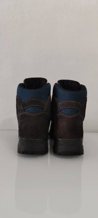 Botas de montaña Meindl negras y azules