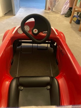 Cochecito rojo para niños