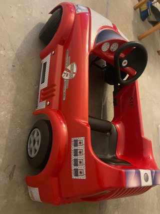 Cochecito rojo para niños