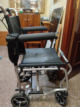 Silla de ruedas plegable con funda