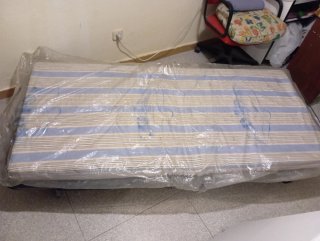 Cama plegable con ruedas