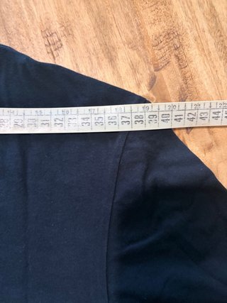 Maglia Adidas nera con logo sfumato