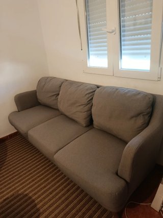 Sofá de tela gris de 3 plazas