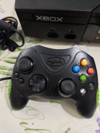 Xbox con 2 controller non ufficiali e cavi dettagli