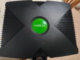 Xbox con 2 controller non ufficiali e cavi dettagli