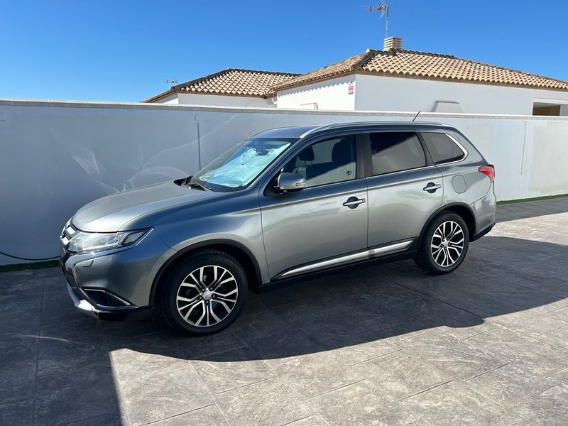 Mitsubishi Outlander - foto 1