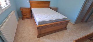 Dormitorio completo: cama, somier, cómoda mesitas