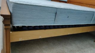 Dormitorio completo: cama, somier, cómoda mesitas
