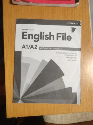 English File A1-A2 OXFORD.       ISBN 978019403142