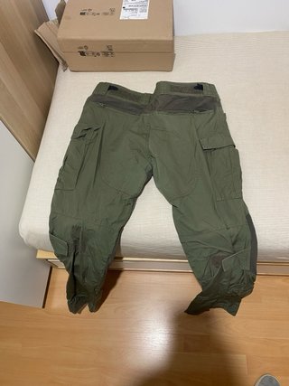 Chaleco, Casco, Pantalón y accesorios.