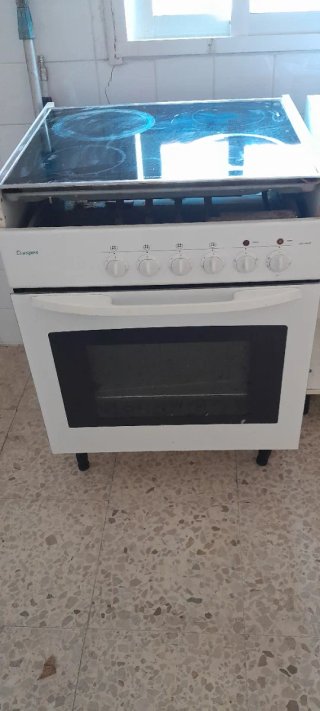 Horno y vitrocerámica blanca