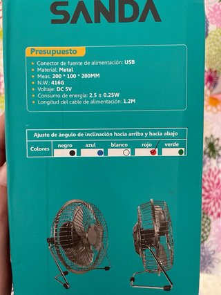 Ventilador de mesa USB de color rosa.