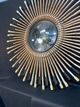 Espejo convex , teclados de piano.