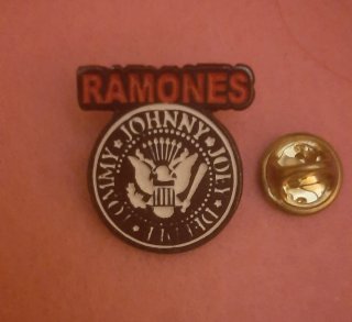 Pin Ramones Logo