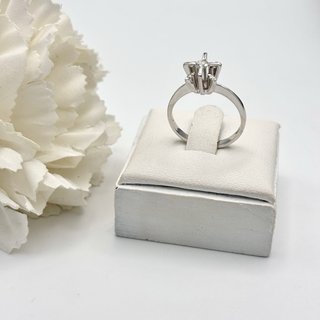 Anillo de oro 18kt con diamantes