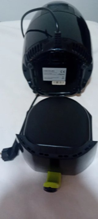 Cecotec Freidora de Aire 2L muy Poco Usada.