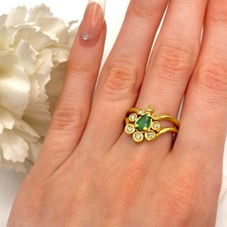 Anillo Oro 18kt con Esmeralda y Diamantes