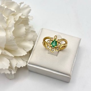 Anillo Oro 18kt con Esmeralda y Diamantes
