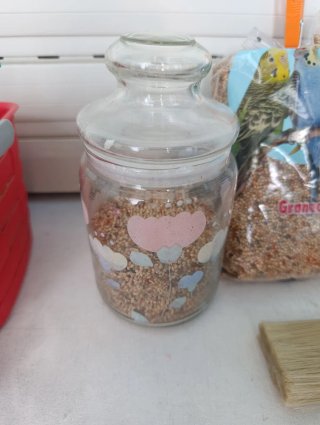 Jaula para pájaros con nido