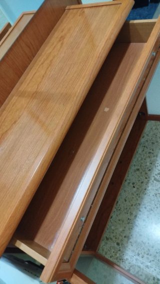 Mueble de entrada con espejo y vitrina