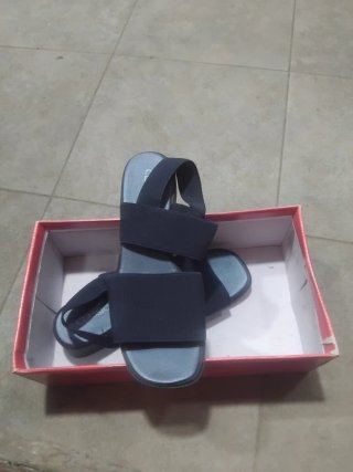 Sandalias Beige y Negras