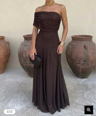 Vestido de fiesta marrón sin tirantes
