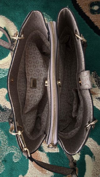 Bolso Guess Marrón y Dorado