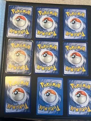 Cartas Pokémon antiguas y nuevas