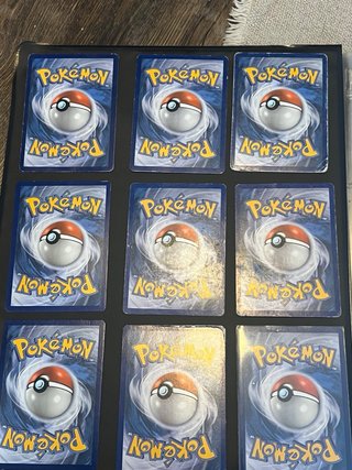 Cartas Pokémon antiguas y nuevas