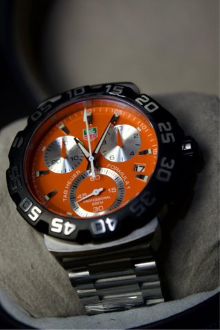 Reloj Bvlgari Cronógrafo, rojo ,blanco ,amarillo