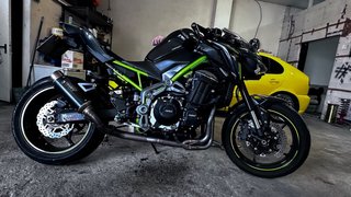 Kawasaki Z900 Negra y Verde