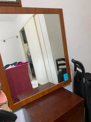 Espejo grande de madera