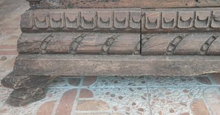 ANTIGUO ARCON O ARCA DE MADERA TALLADA BARROCO