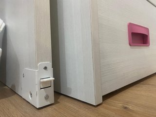Litera con pasillo, escaleras y protección